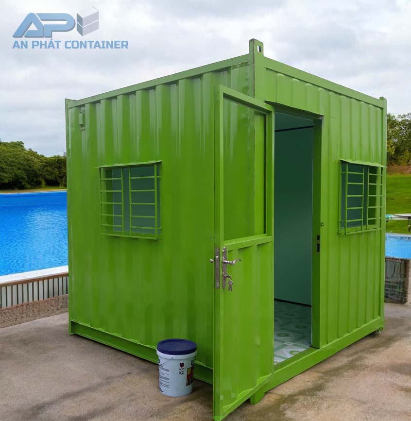 Container 10 feet làm bốt bảo vệ hoặc nhà vệ sinh di động