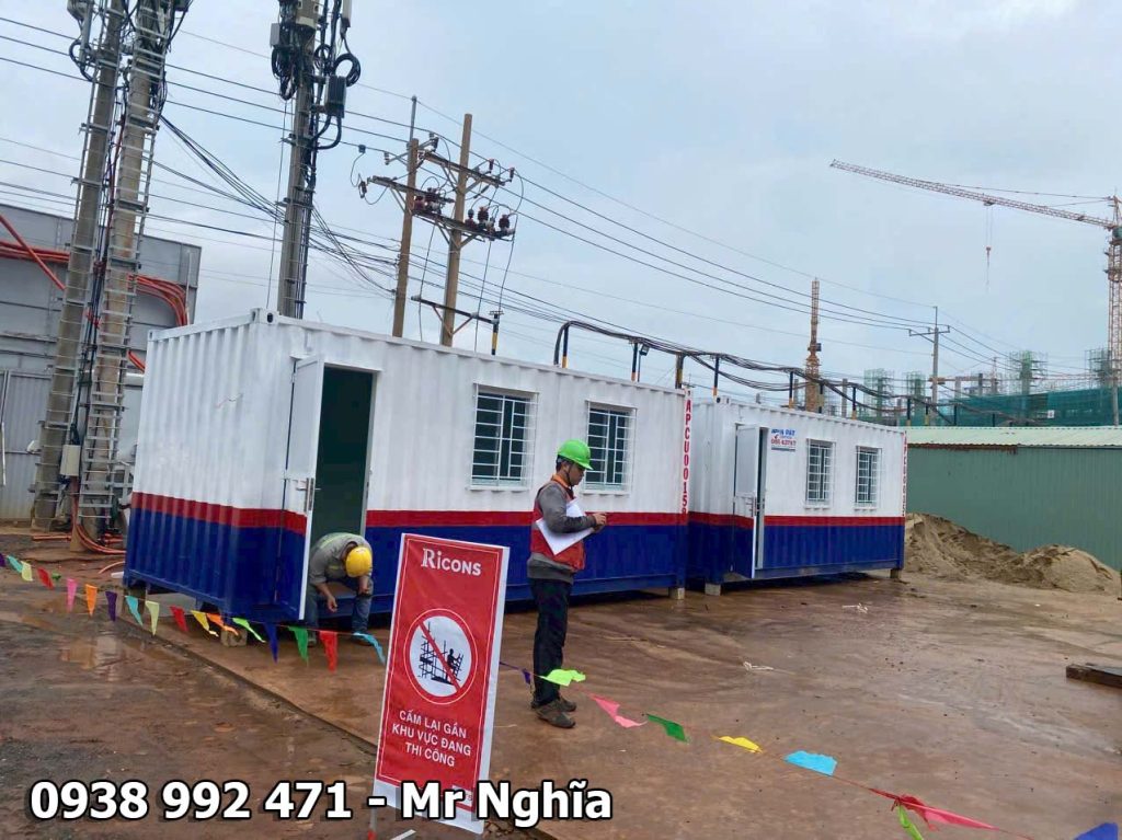 Bàn giao 2 container văn phòng 20ft cho thuê tại công trường xây dựng