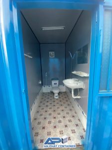 Toilet Cửa Ngang Gắn Với Container Văn Phòng 40 Feet